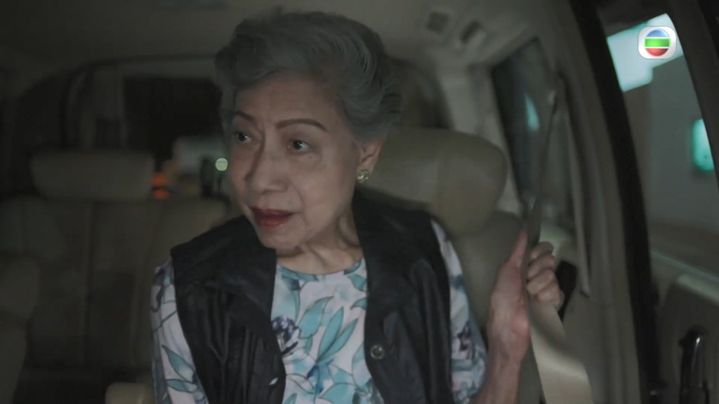 車上言談甚歡。