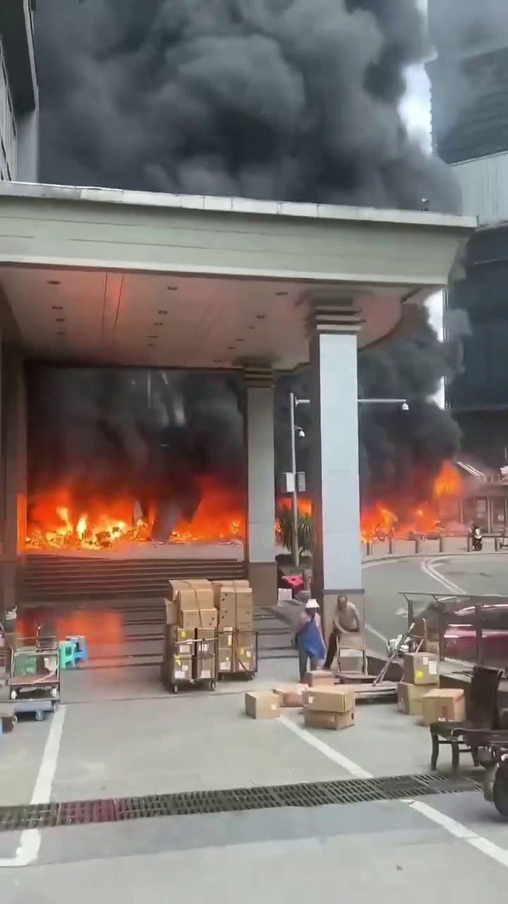 重慶九龍坡11日發生大火,有人謠傳是涉及報復社會。X 重慶九龍坡11日發生大火,有人謠傳是涉及報復社會。X