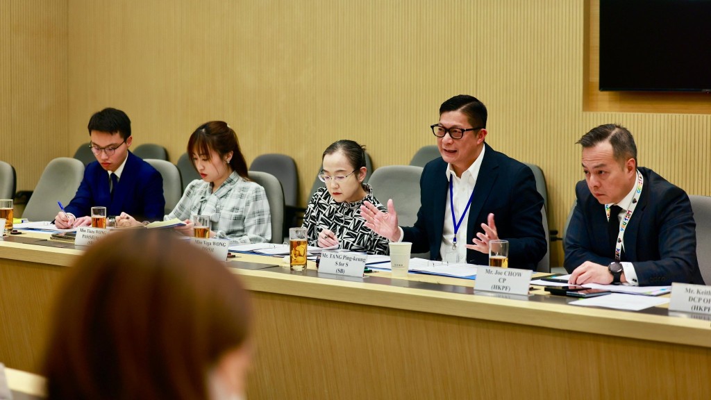 保安局長鄧炳強主持跨部門工作小組會議 推進2026國際刑警周年大會籌備工作