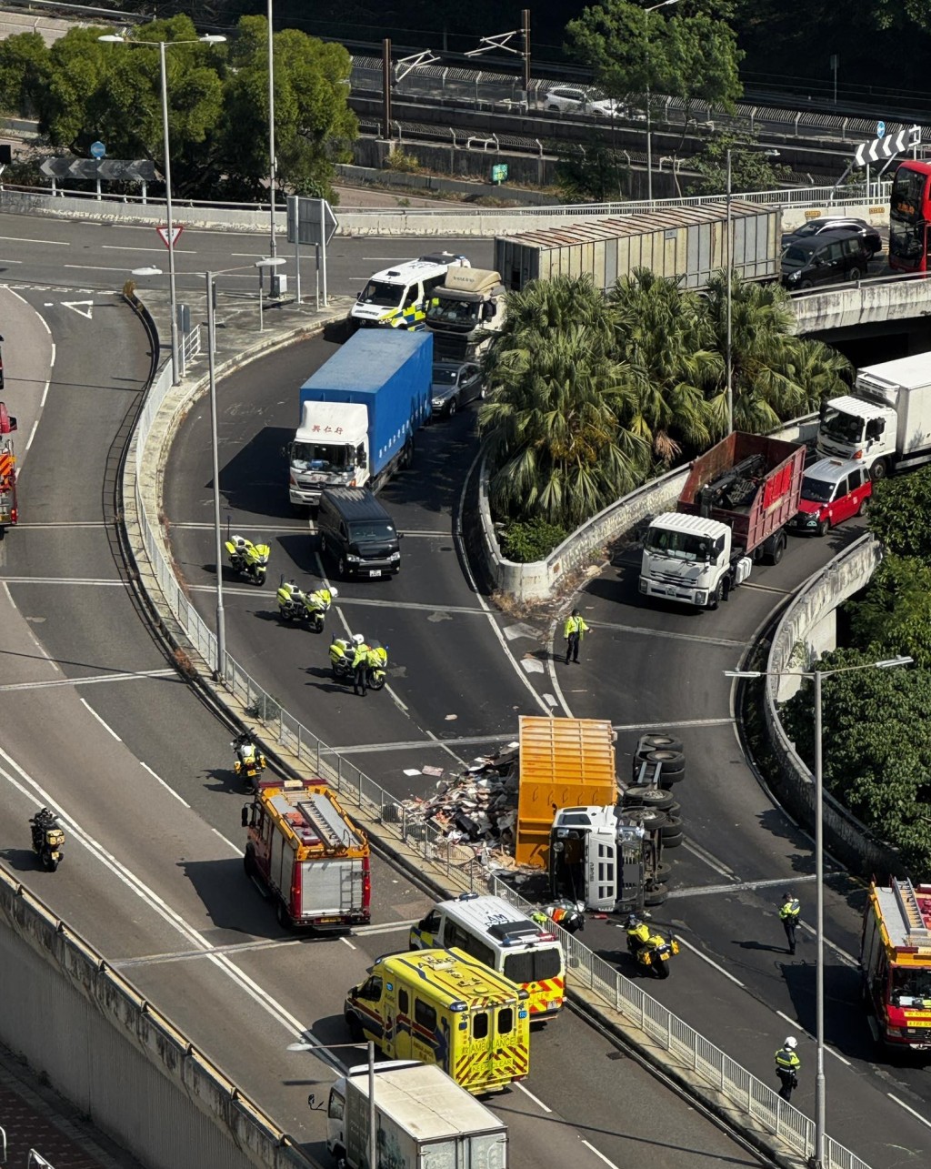 fb馬路的事 (即時交通資訊台)圖片
