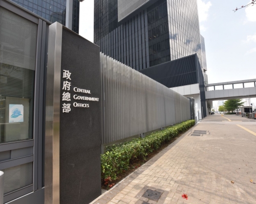 政總天花磁磚剝落，女子頭部受傷送院。