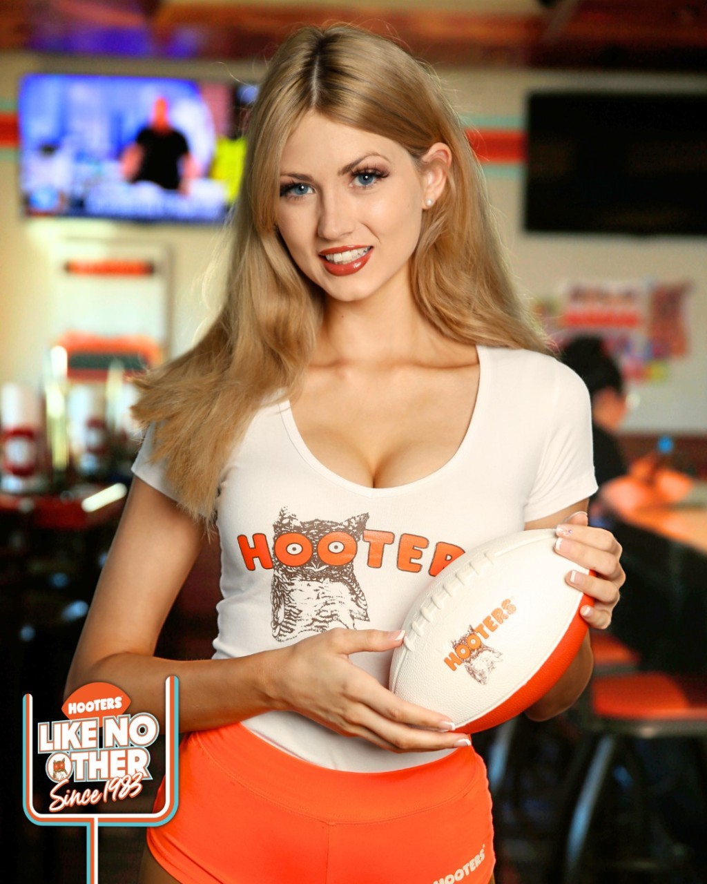 Hooters的女侍應以年青性感聞名。FB