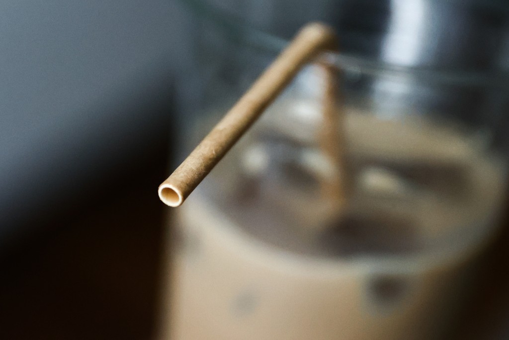 南韓星巴克指顧客投訴紙飲管太難用。 法新社