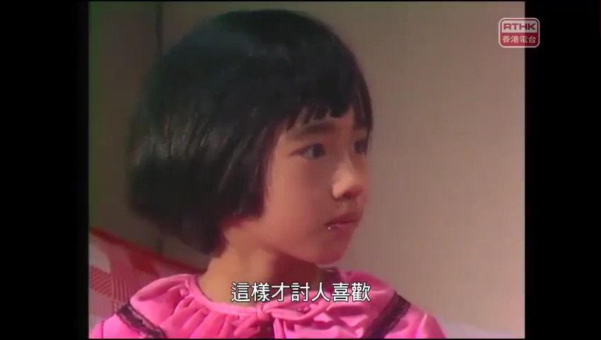 黎姿9歲時膚色較黑。 黎姿9歲時膚色較黑。