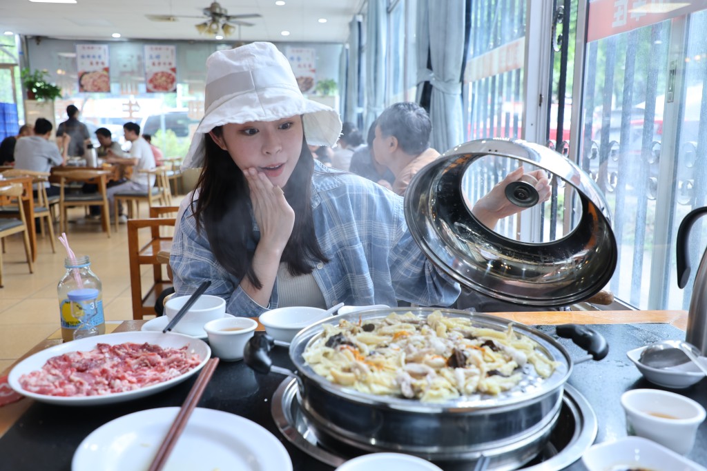 桑拿雞以蒸汽烹飪，能保留肉汁及雞肉的鮮味。