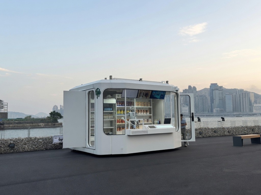 一家由香港投資管理有限公司引進的內地具身智能企業,即將在紅磡海濱營運首家境外的機器人全自主零售店。陳茂波fb 一家由香港投資管理有限公司引進的內地具身智能企業,即將在紅磡海濱營運首家境外的機器人全自主零售店。陳茂波fb