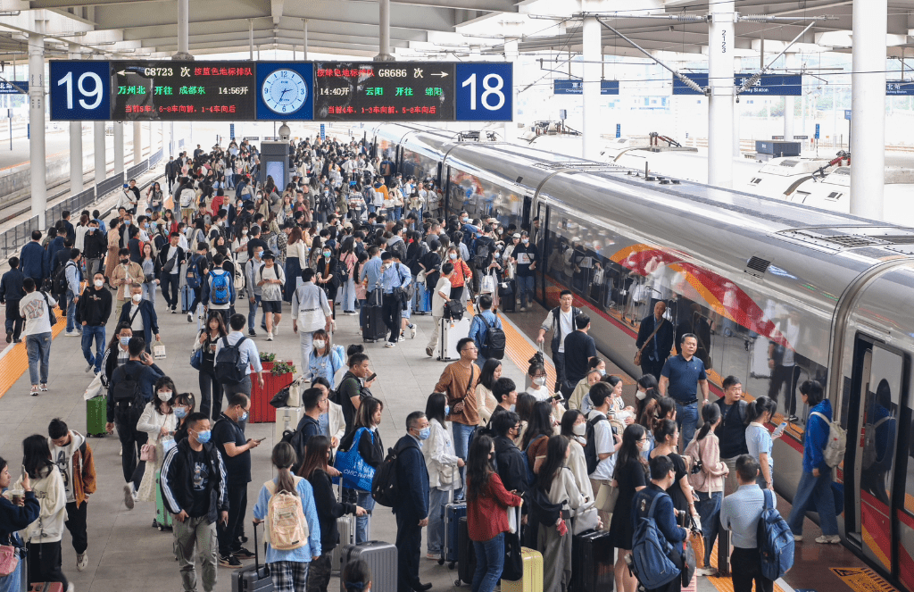 京廣高鐵武廣段復興號列車6月15日起按時速350公里高標運行。