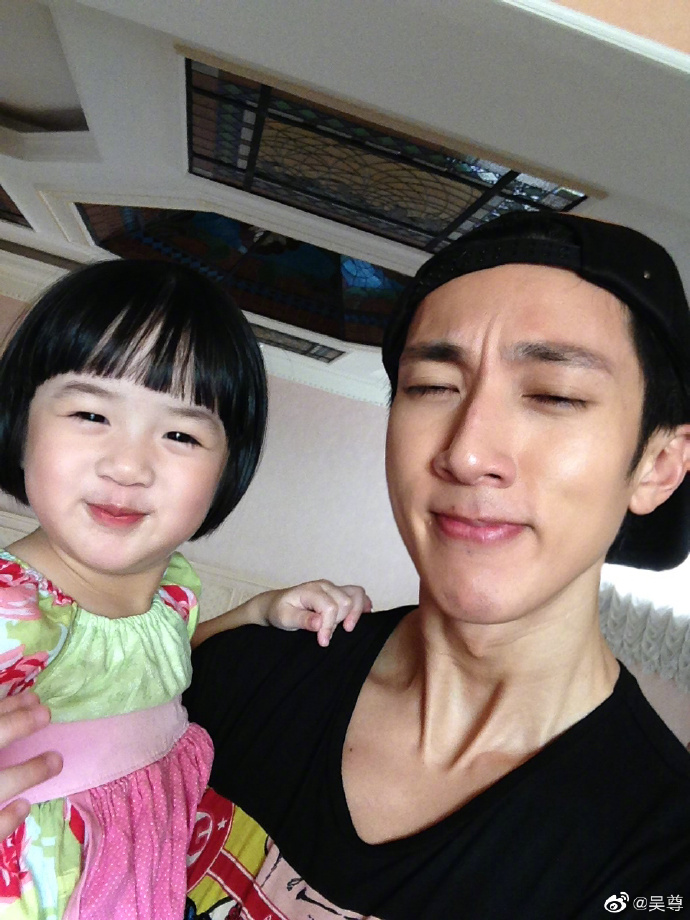 吳尊及童年Neinei。