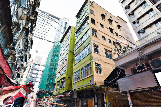 市建局表示,全體約700名員工將在本年度凍薪。資料圖片 市建局表示,全體約700名員工將在本年度凍薪。資料圖片