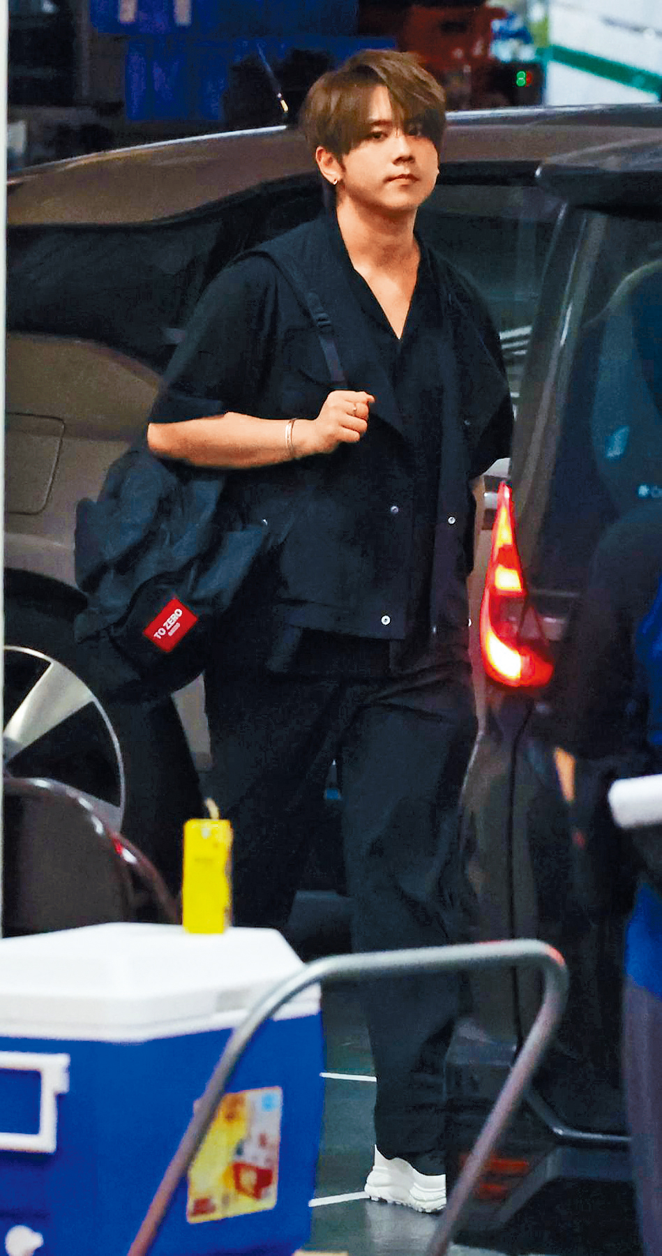 完成西贡餐厅拍摄后，转场地开工的姜涛依然精神奕奕，状态十足。