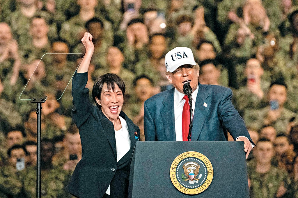 特朗普在橫須賀基地登上航空母艦「喬治華盛頓號」發表演說，並邀請日揆高市早苗上台，彰顯同盟關係。