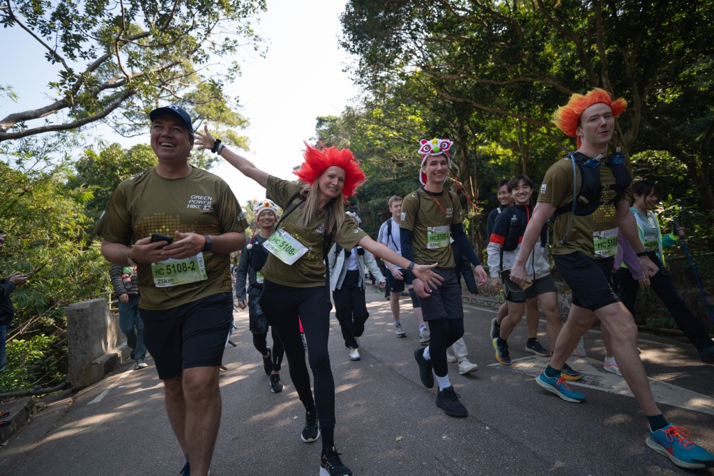 參加者除挑戰自己體能外,亦要行山執垃圾,宣揚清潔山徑等保育意識。 參加者除挑戰自己體能外,亦要行山執垃圾,宣揚清潔山徑等保育意識。
