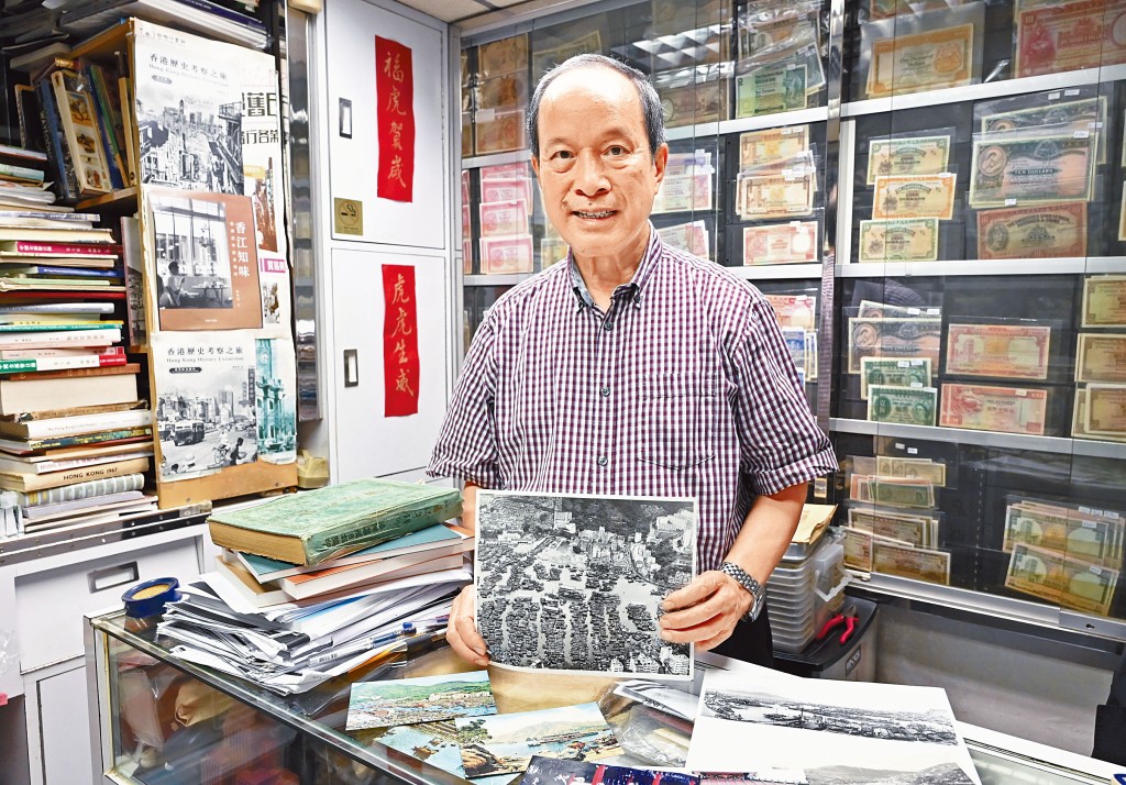 有「掌故王」美譽的鄭寶鴻，笑言因珍寶海鮮坊事件，令更多巿民留意香港舊事舊物，他的店內還有不少珍寶海鮮坊的舊照片。