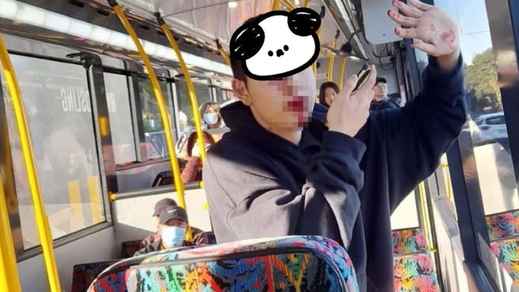 網傳中國少年巴士遇襲後的情況。