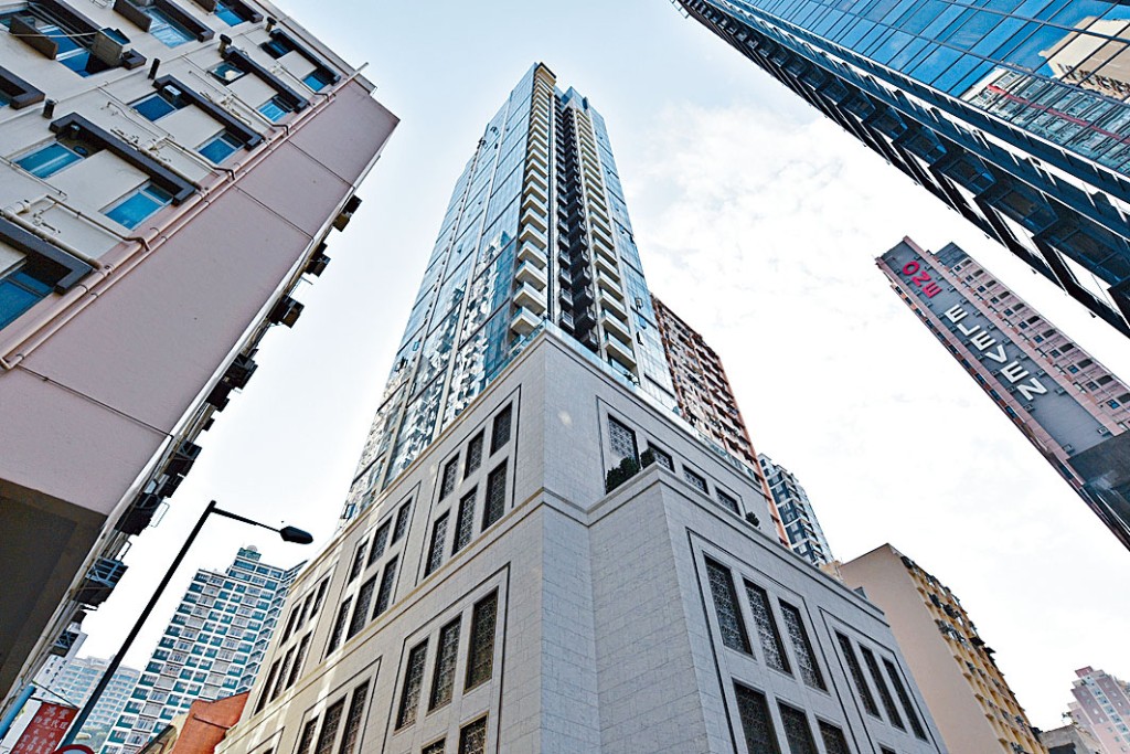 西營盤KENSINGTON HILL中高層A室，減價250萬，以2900萬連車位成交。