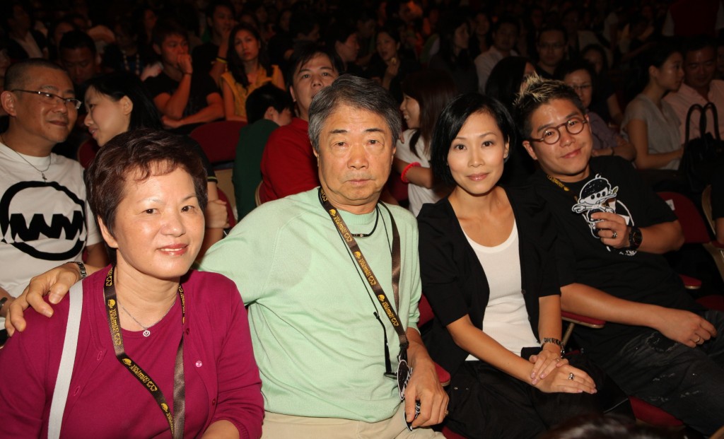 林曉峰2009年跟阿嫂彭羚和父母一齊睇林海峰演出。
