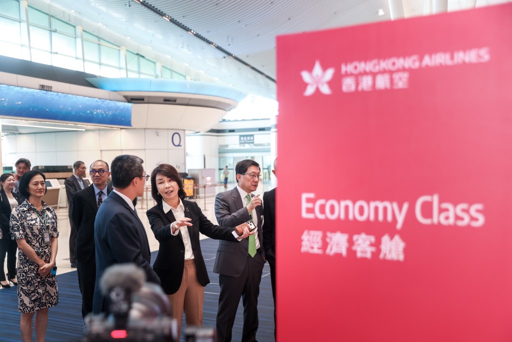 香港航空率先進駐T2。