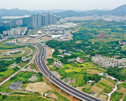 香園圍口岸開通，讓多條道路連接起來，令本港東面的經濟活動變得「生猛」。