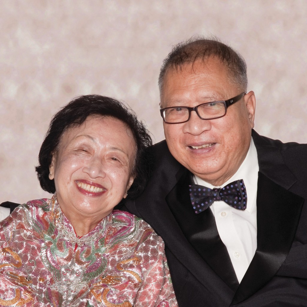 根据港大网上资料，罗肇群于2015年捐赠1000万元，成立「罗肇群简宝玲基金教授席（药剂科）」。