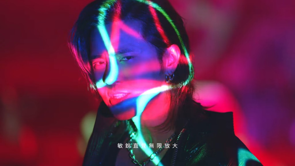 仲有玩燈光效果。