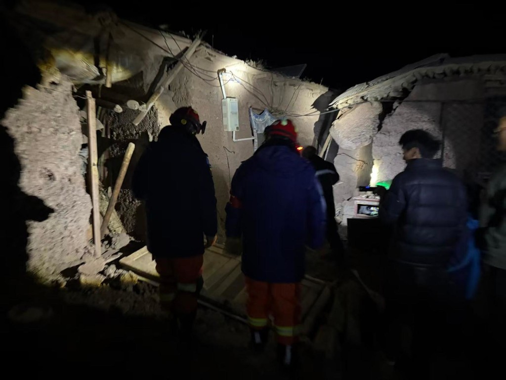 西藏那曲地震，国家启动四级联动调配，救援物资陆续运抵灾区。新华社