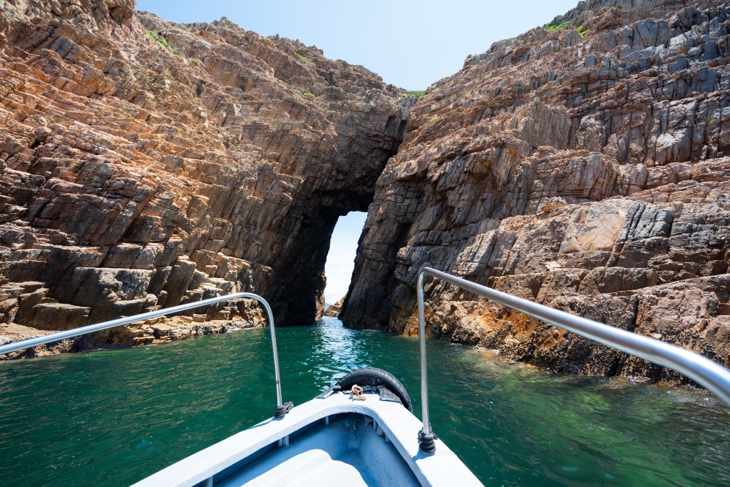 旅客專屬西貢海島旅遊登場,探索火山岩地貌奧秘。 旅客專屬西貢海島旅遊登場,探索火山岩地貌奧秘。