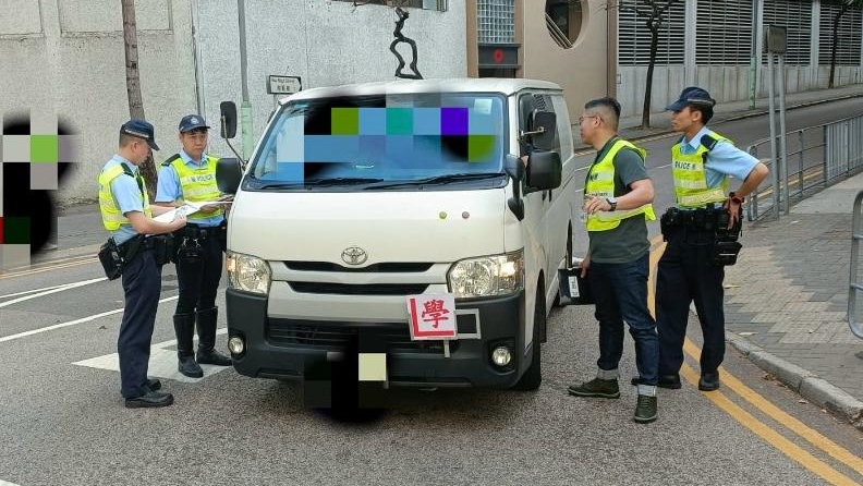 警打擊違規學車 票控多名導師學生 涉禁區內駕駛或未掛學牌