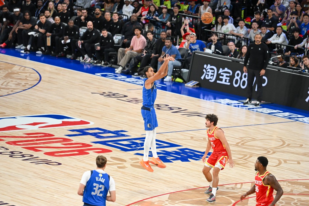 NBA中国赛独行侠vs火箭。魏国谦摄