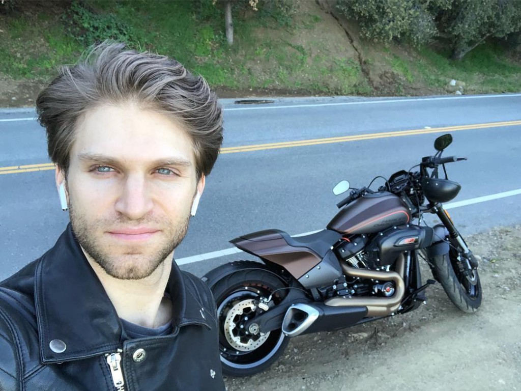 男主角基根亚伦凭大受年轻人欢迎的电视剧《美少女的秘密》崭露头角,于各社交媒体拥有累计超过710万粉丝。