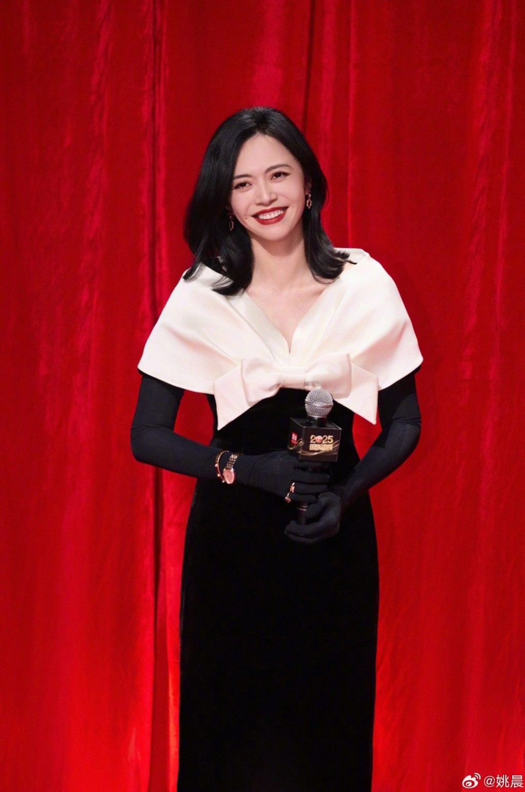 直至近日，姚晨才正式承认已离婚多年，令10多年前的爆料再次掀起讨论。