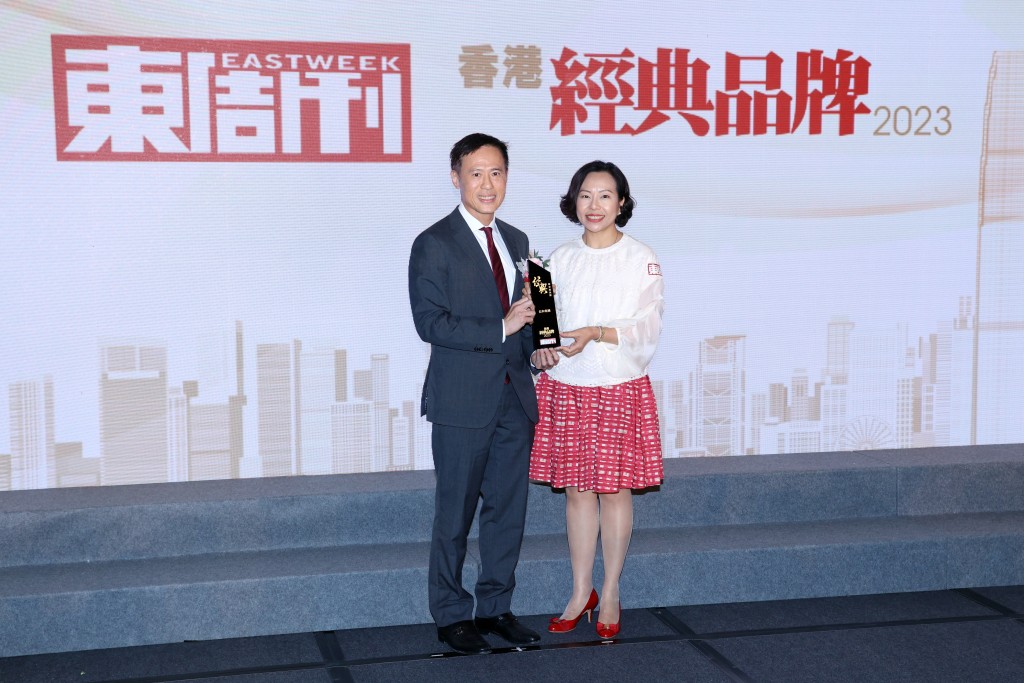 信和集團獲頒「殿堂級品牌」大獎，執行董事田兆源（左）代表信和集團領獎。