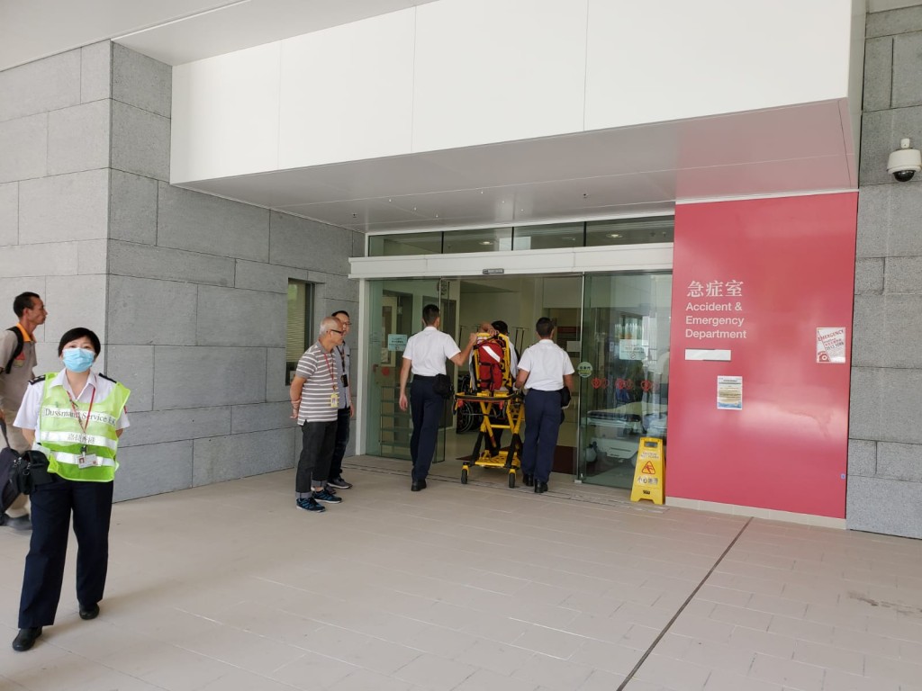 鄺俊宇被送到天水圍醫院。