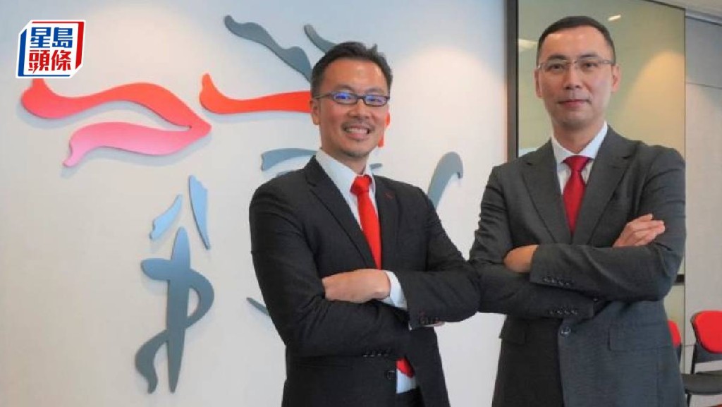 保誠保險首席科技及數碼總監林德軒（左）及保誠保險醫務總監鄭毅誠醫生（右）