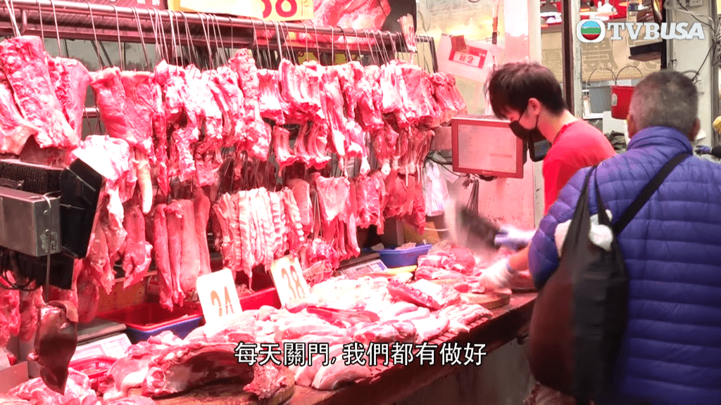 早前播出的一集《東張西望》，報道荃灣大河道一間豬肉檔晚上有老鼠出沒「開餐」。