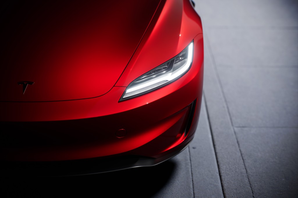 Tesla Model 3 Performance AWD高性能版泵把兩邊增設透氣口。