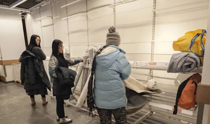 宜家哈爾濱店家居展區幾乎被搬空。 極目新聞