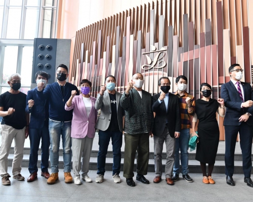 民主派拍照告別。