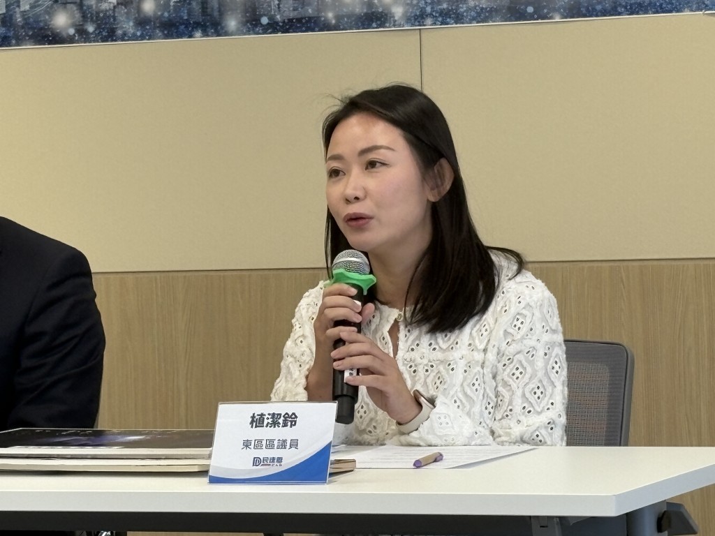 植潔鈴表示，不少市民向她讚揚政府今次應對颱風的工作部署及預警工作。黃子龍攝
