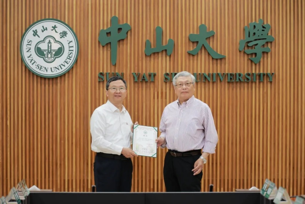 世界頂級數學家張益唐（右）歸國，全職加盟中山大學香港高等研究院。中山大學圖片
