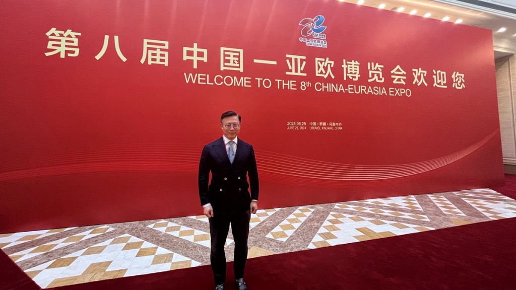 張國鈞在新疆出席中國亞歐博覽會 盼企業利用港優勢共建「一帶一路」 。政府新聞處圖片