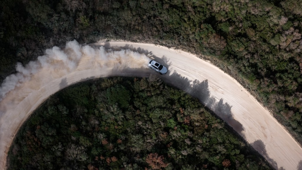 全新林寶堅尼Lamborghini Urus SE選在意大利南部Lecce舉行試車活動原因，是讓傳媒來到著名的Nardo賽車場內的Gravel越野「賽道」，親身感受車子於Off-road爛路飛馳的本領。