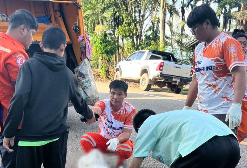 羅勇救援人員處理遺體。Putthasart rescue team of Kasae Bon