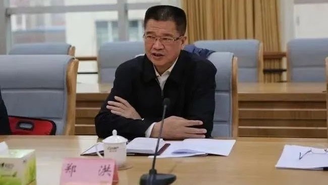 原重庆市人大副主任郑洪。