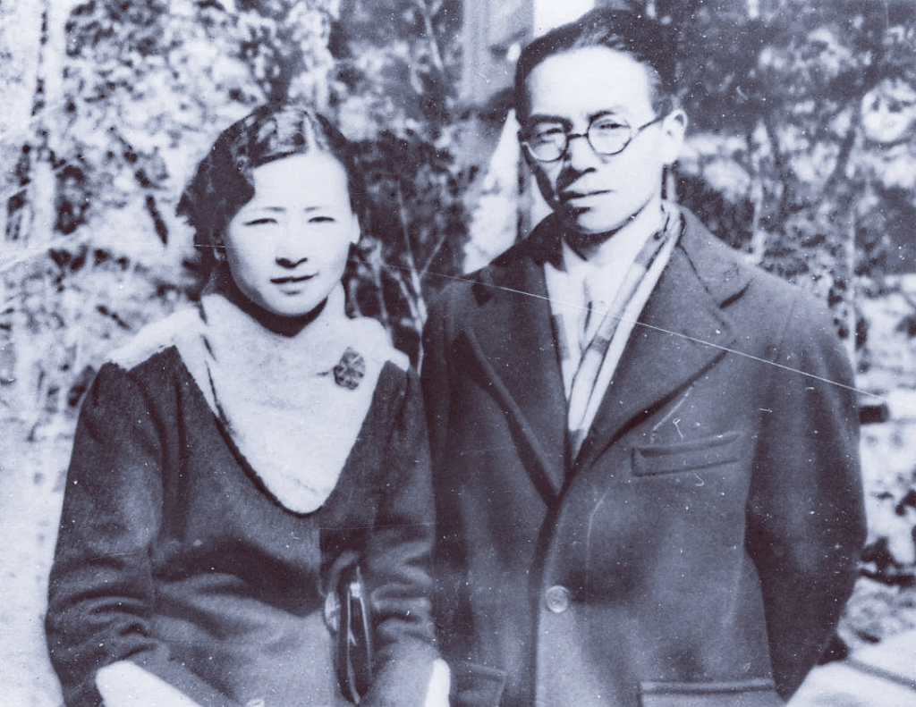 林徽因与梁思成于1924年6月赴美求学，当年9月入读宾夕法尼亚大学。