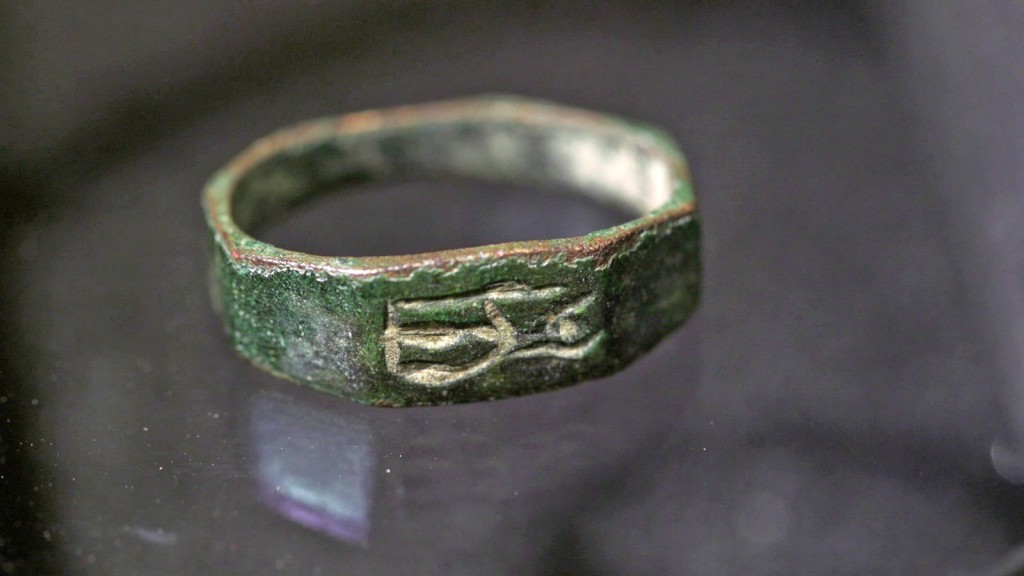 青铜戒指有1800年历史，估计是当时妇女遗下的物品。（Israel Antiquities Authority）