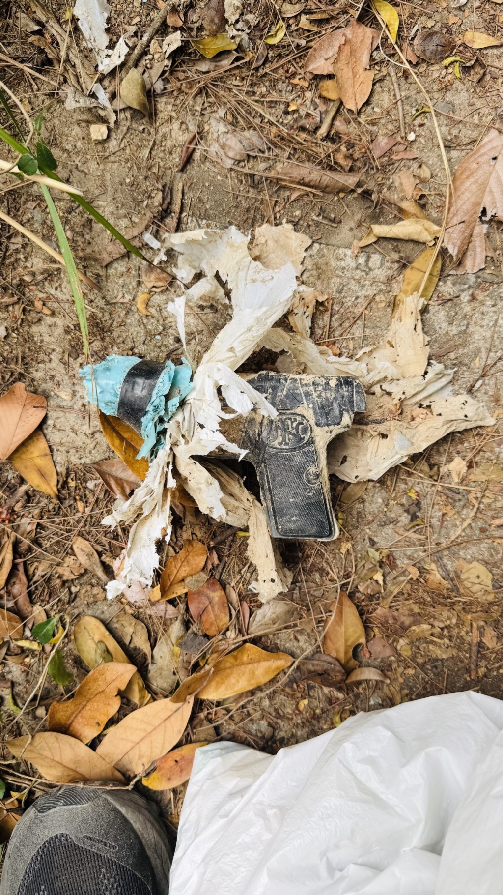 事主指该把手枪的手感及枪柄都「好有历史感觉」。threads@the_night_spyder图片