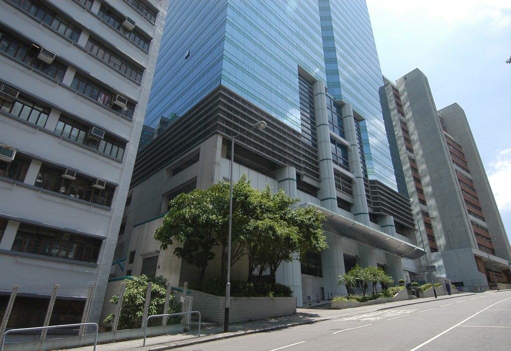 黄竹坑南汇广场大面积楼面,成交呎价低见2600元。 黄竹坑南汇广场大面积楼面,成交呎价低见2600元。