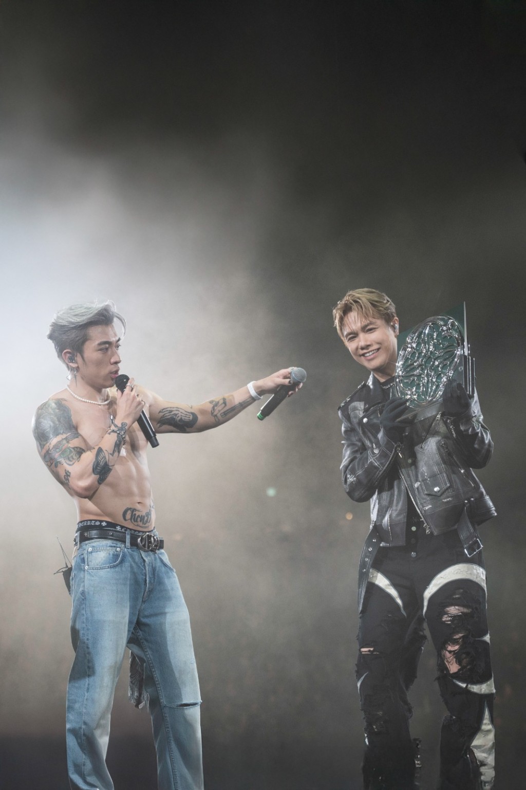 Tyson Yoshi舉行《TYSON YOSHI THE VILLAIN LIVE IN MACAO》，張敬軒做嘉賓（25日）。