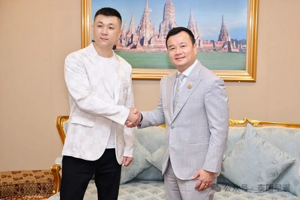 泰國旅游與體育部長索拉翁8日熱情歡迎「太原老葛」團隊。 泰國旅游與體育部長索拉翁8日熱情歡迎「太原老葛」團隊。