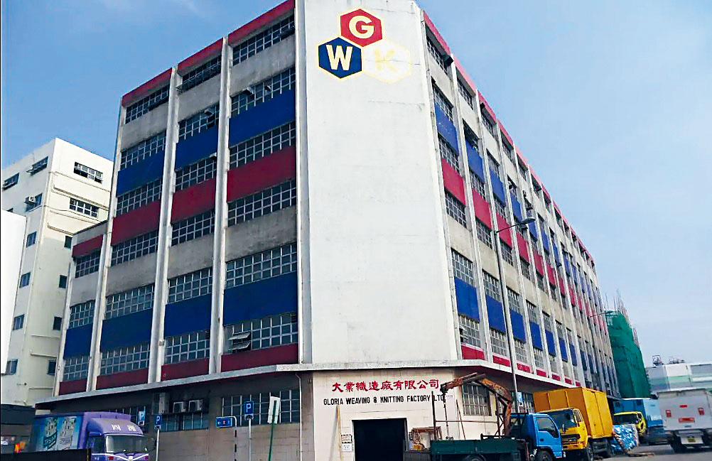 油塘東源街一號的工業大廈「大業織造廠」，將改裝為過渡性房屋「光廈」。